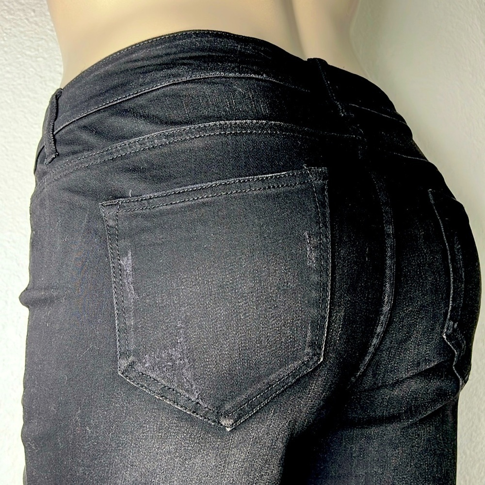 MAURICES WOMEN DENIM DISTRESSED JEANS SIZE 16 COLOR BLACK